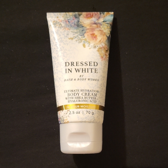 dressed in white body cream BATH & BODY WORKS DRESSED IN WHITE BODY MIST & BODY CREAM SET